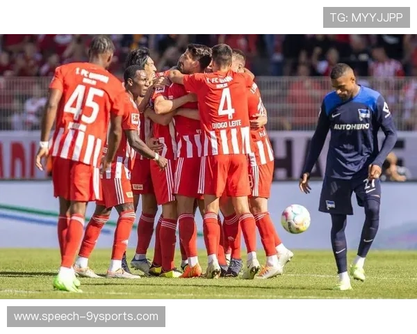 柏林联足球俱乐部崛起之路：从德国足球新兴力量到欧洲赛场的黑马